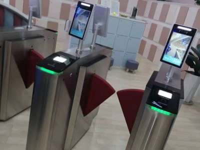 學校醫(yī)院車站健康碼人臉識別測溫閘機