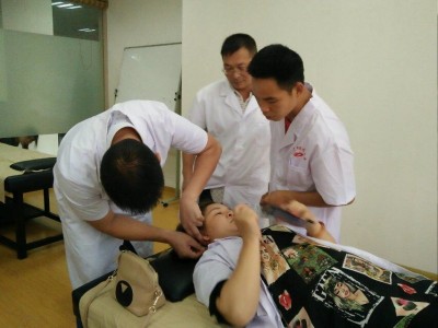 南寧哪里可以學(xué)最專業(yè)的針灸推拿技能？