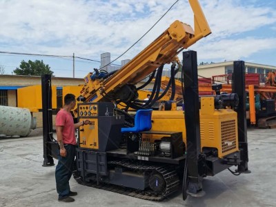 履帶式氣動(dòng)水井鉆機(jī) 鉆孔快氣動(dòng)水井鉆機(jī) 農(nóng)用水井鉆機(jī)