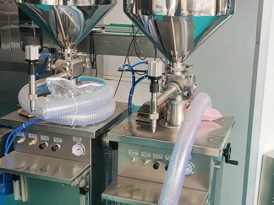 小型液體灌裝機多少錢 洗衣液灌裝機生產(chǎn)廠家