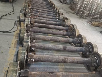 實(shí)心礦車輪對(duì) 軌距1435軌距600直徑300 ，窯車輪