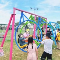 戶外網(wǎng)紅旋轉(zhuǎn)秋千景區(qū)游樂設(shè)備廠多人搖擺吊環(huán)秋千無動力娛樂設(shè)施