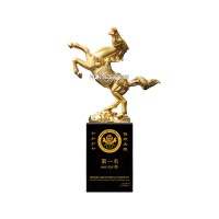 獎品之家水晶獎杯公司慶典頒獎紀(jì)念創(chuàng)意擺件超越馬造型金屬獎杯