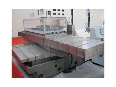 機(jī)床鋼板防護(hù)罩專業(yè)供應(yīng)各類機(jī)床導(dǎo)軌防護(hù)罩，一手貨源。