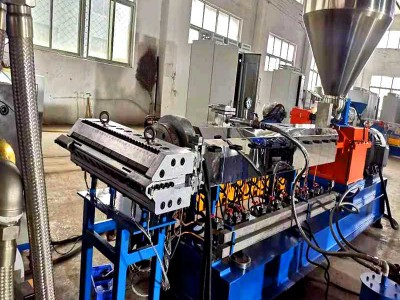 汽車腳墊內(nèi)飾片材擠出機(jī)-內(nèi)飾片材擠出機(jī)