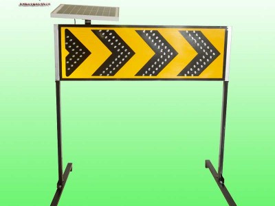 黑色太陽(yáng)能箭頭燈 道路施工線(xiàn)形誘導(dǎo)標(biāo)志價(jià)格