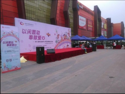 西安會(huì)議展板噴繪,展架條幅海報(bào)標(biāo)牌,桌牌胸牌彩頁(yè)傳單設(shè)計(jì)印刷