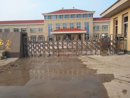 泰安雙興學(xué)校開門機(jī)要注意的事項(xiàng)